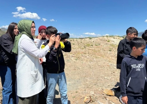 &Ouml;ğrencilere kuş g&ouml;zlemciliği ve doğa koruma bilin&ccedil;lendirmesi
