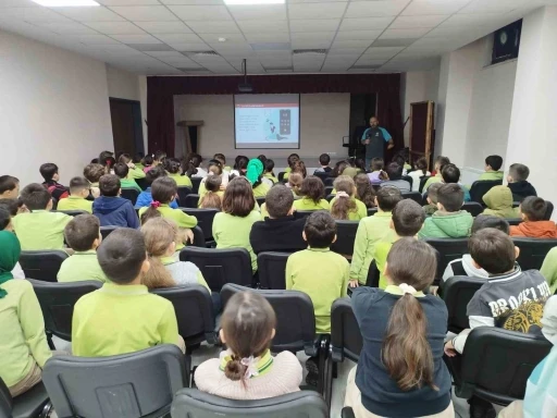 &Ouml;ğrencilere sağlıklı &ccedil;ocuk sağlıklı gelecek etkinliği
