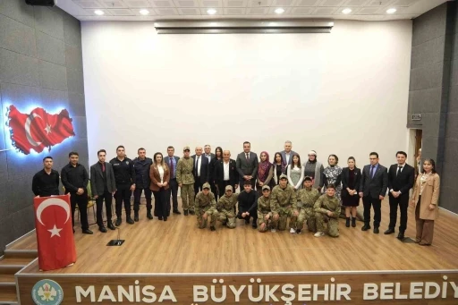&Ouml;ğrencilerin hazırladığı program b&uuml;y&uuml;k beğeni topladı
