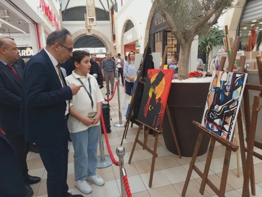 &Ouml;ğrencilerin yıl boyunca emek verdikleri eserler g&ouml;r&uuml;c&uuml;ye &ccedil;ıktı
