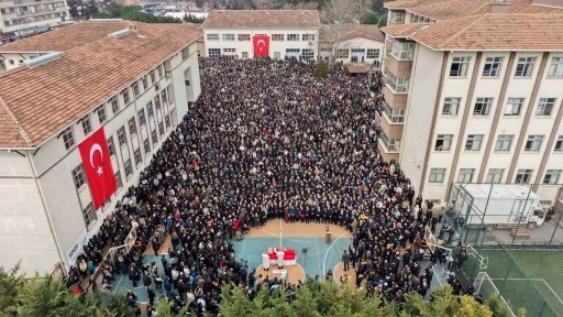 &Ouml;ğrencisi tarafından &ouml;ld&uuml;r&uuml;len Fatma Nur &ouml;ğretmenin anma t&ouml;reni havadan g&ouml;r&uuml;nt&uuml;lendi
