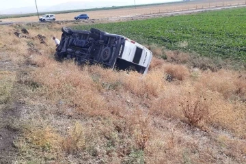 Öğretmen servisi şarampole devrildi: 10 yaralı
