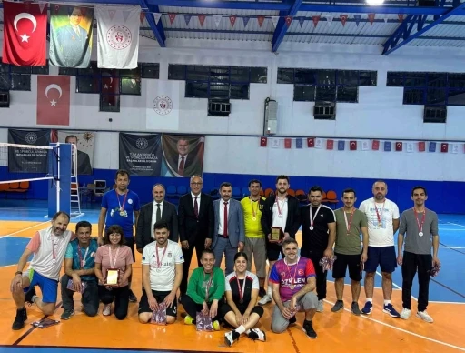 Öğretmenler dostluk maçı yaptı
