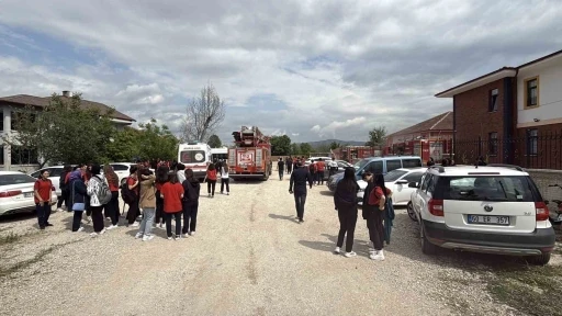 Öğretmenler odasında çıkan yangın büyümeden söndürüldü
