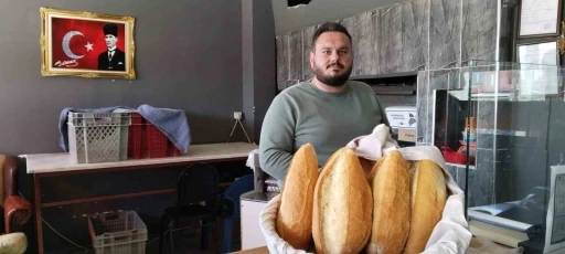 Öğretmenler ve velilerden mahalle halkına &quot;askıda ekmek&quot; kampanyası
