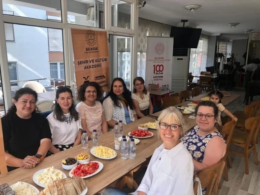 &Ouml;ğretmenlere  "Peynir-Zeytin-Ekmek Tadım Etkinliği"
