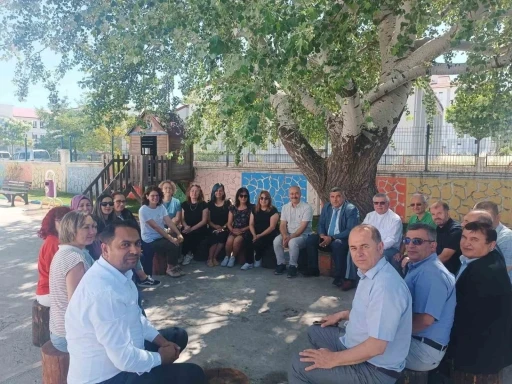 Öğretmenlere yönelik Mesleki Çalışmalar toplantısı başladı
