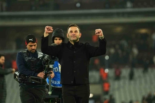 Okan Buruk, taraftarlara 3&rsquo;l&uuml; &ccedil;ektirdi
