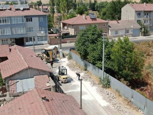 Oklubalı Mahallesi’nde kilitli taş döşeme çalışmaları sürüyor
