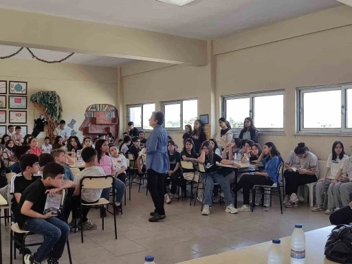 Okudukları kitabın yazarıyla buluştular
