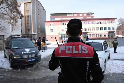 Okul &ccedil;evrelerinde g&uuml;venlik denetimleri s&uuml;r&uuml;yor
