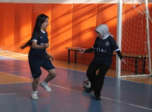 Okul &ccedil;ıkışı sporla k&ouml;t&uuml; alışkanlıklardan uzaklaşıyorlar
