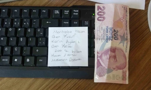 Okul koridorunda para buldu, aklına ilk gelen hadisle &ouml;ğretmenler odasının yolunu tuttu
