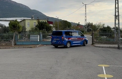 Okul m&uuml;d&uuml;r&uuml;n&uuml; vuran &ccedil;ocuğun babası da g&ouml;zaltına alındı
