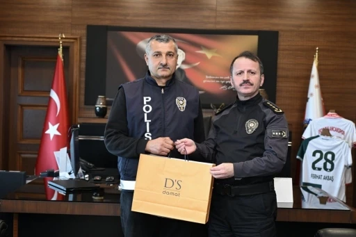Okul polisi örnek davranışlarıyla ödüllendirildi
