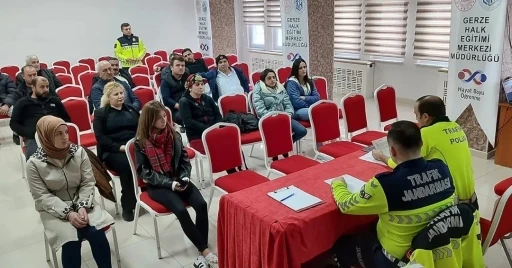 Okul servisi şof&ouml;r ve rehber personeline trafik eğitimi
