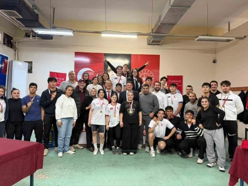 Okul sporları gen&ccedil;ler halter m&uuml;sabakaları tamamlandı