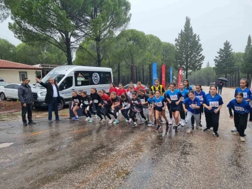 Okul sporları kros il birinciliğinde 130 sporcu ter döktü
