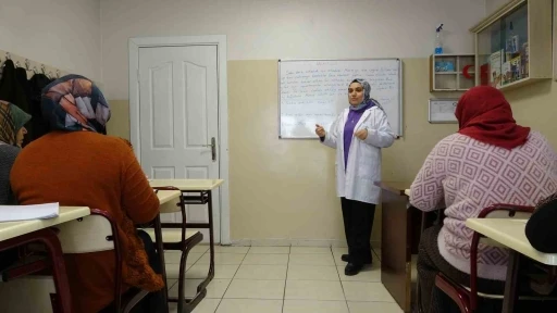 Okula gidemedikleri i&ccedil;in hayalleri yarım kaldı
