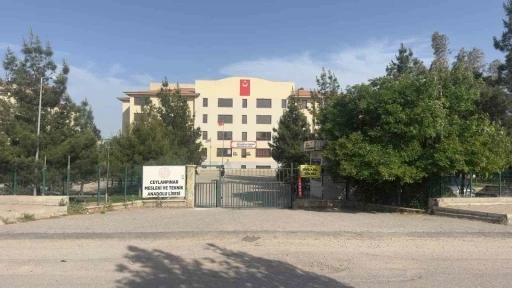 Okulda kalp krizi ge&ccedil;iren lise &ouml;ğrencisi hayatını kaybetti
