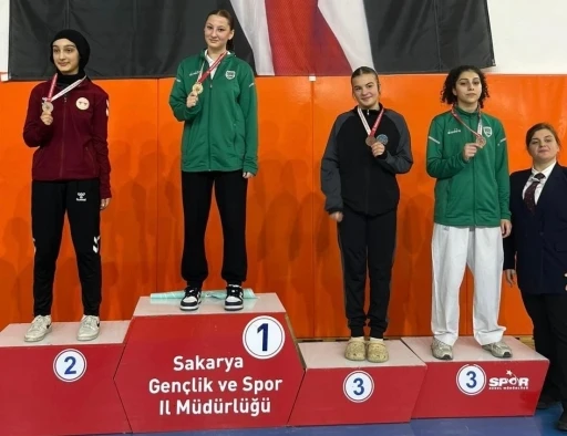 Okullar Arası Karate İl Birinciliği se&ccedil;melerinde B&uuml;y&uuml;kşehir sporcuları 9 madalya kazandı
