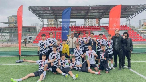 Okullar futbolda T&uuml;rkan Altun Anadolu Lisesi şampiyon oldu

