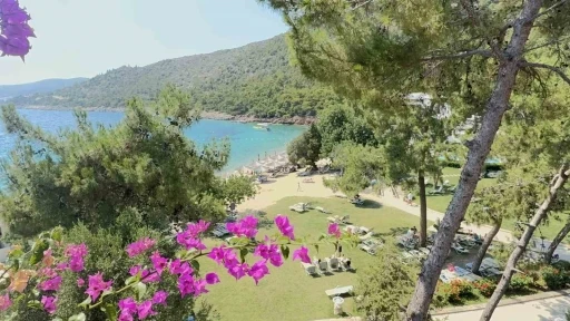 Okullar kapandı, Bodrum sahilleri doldu
