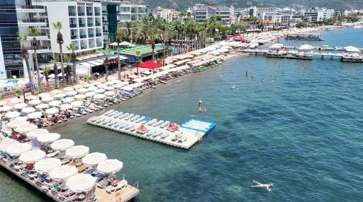 Okullar tatil oldu, Marmaris sahilleri dolmaya başladı
