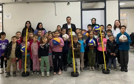 Okullara spor malzemesi desteği
