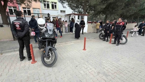 Okullarda huzurun ve g&uuml;venliğin sağlanması i&ccedil;in ekipler g&ouml;rev başında
