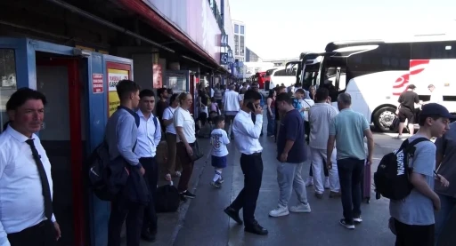 Okulların tatil olmasıyla 15 Temmuz Demokrasi Otogarı&rsquo;nda hareketlilik başladı
