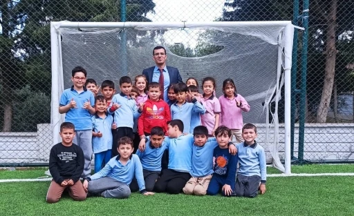 Okullarına kavuşan öğrencilerin yüzü gülüyor
