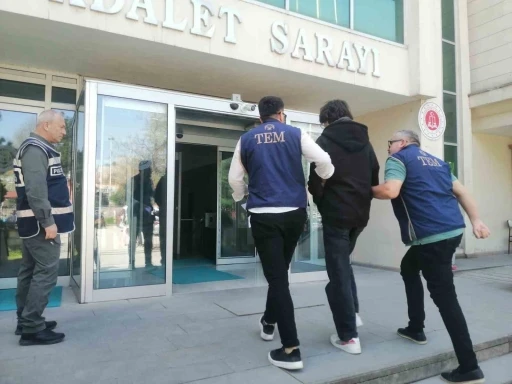 Okulu hedef g&ouml;sterdi, g&ouml;zaltına alındı
