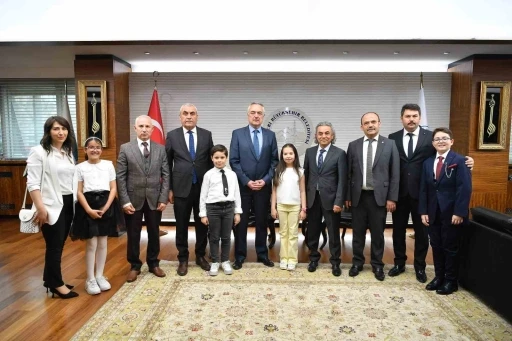 Okyanus, Büyükşehir Belediyesi başkanlık koltuğuna oturdu
