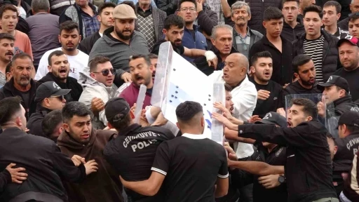 Olaylı geçen maçta Burdurspor’u yenen Tefenni Belediyespor şampiyon oldu
