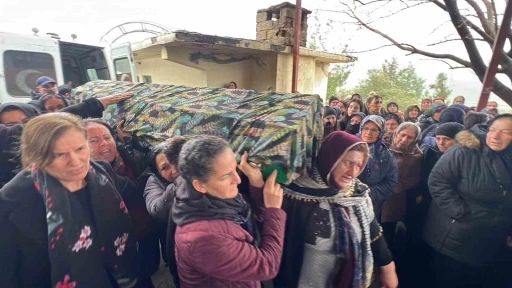 &Ouml;ld&uuml;r&uuml;len 2 &ccedil;ocuk annesi son yolculuğuna uğurlandı

