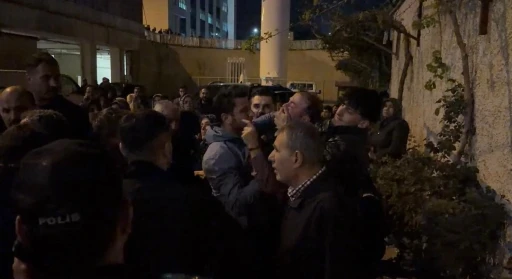&Ouml;lenlerin yakınlarından Vali &Uuml;nl&uuml;er&rsquo;e tepki
