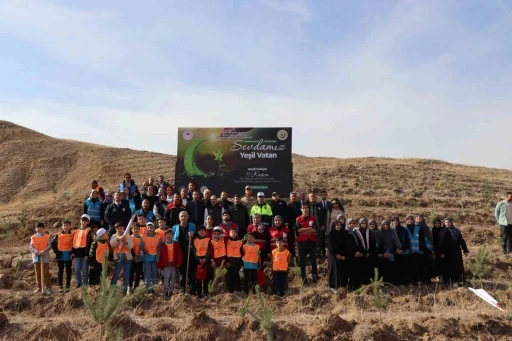 Oltu’da 3 bin fidan toprakla buluştu
