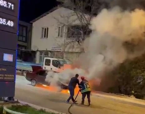 Oltu&rsquo;da ara&ccedil; yangını korkuttu
