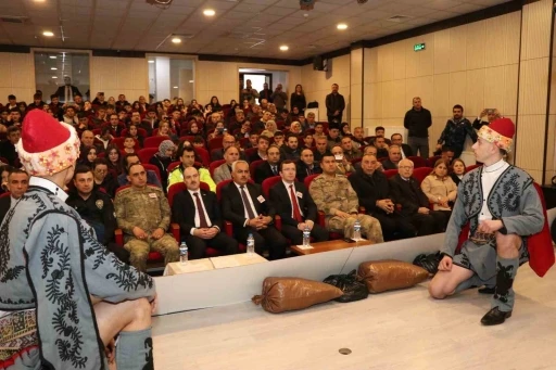 Oltu&rsquo;da &Ccedil;anakkale Şehitleri anıldı
