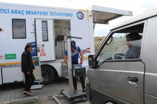 Oltu&rsquo;da gezici ara&ccedil; muayene aracı ara&ccedil; sahiplerine b&uuml;y&uuml;k kolaylık sağlıyor
