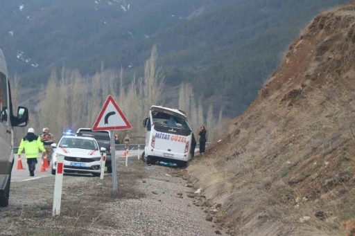 Oltu’da servis aracı kaza yaptı: 11 yaralı, 1 ölü
