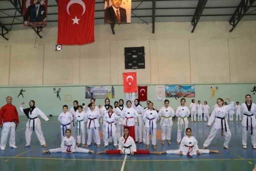 Oltu&rsquo;da taekwondo kuşak sınavı heyecanı
