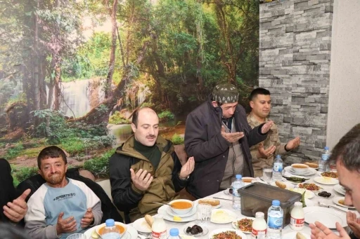 Oltu y&uuml;rekleri ısıtan iftar
