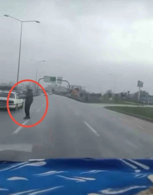 Ölüme davetiye çıkardı
