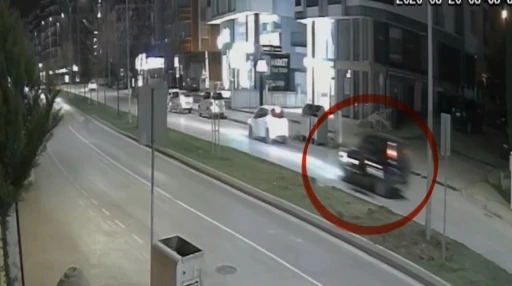 &Ouml;l&uuml;ml&uuml; motosiklet kazasının g&uuml;venlik kamerası g&ouml;r&uuml;nt&uuml;s&uuml; ortaya &ccedil;ıktı
