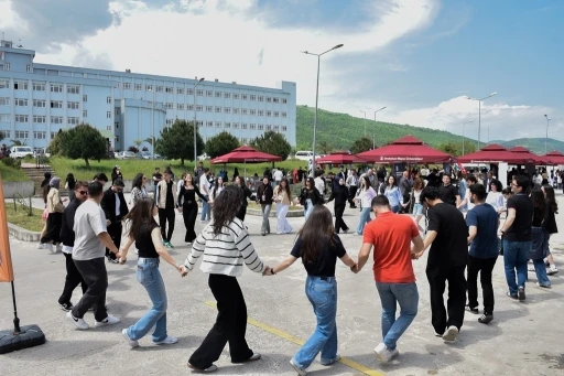 OM&Uuml;&rsquo;de bahar şenliği coşkusu başladı
