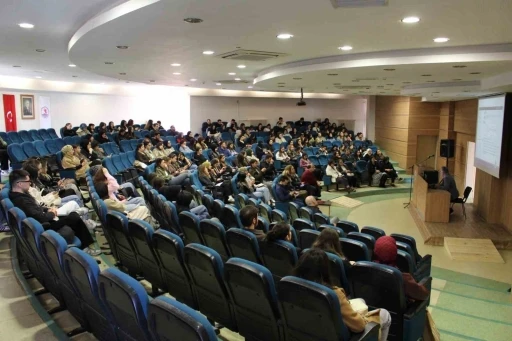 OM&Uuml;&rsquo;de &ouml;ğrencilere k&uuml;t&uuml;phane kullanıcı eğitimi desteği
