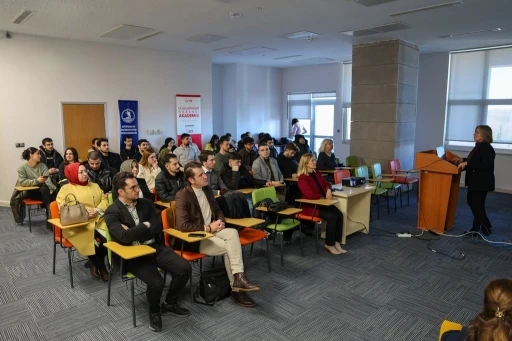 OM&Uuml;&rsquo;de "Cumhuriyet ve Kadınların Siyasal Temsili" s&ouml;yleşisi
