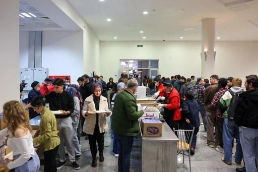 OM&Uuml;&rsquo;de Ramazan&rsquo;ın ilk sofrası kuruldu
